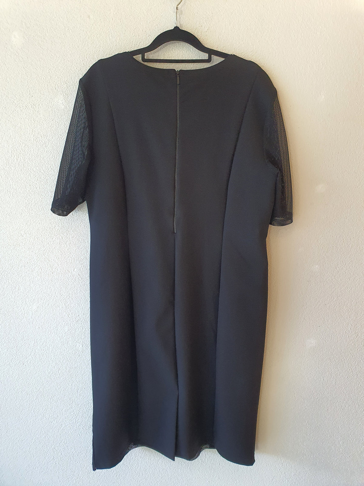 VERGE Black s/sleeve dress, zip back Dress 16