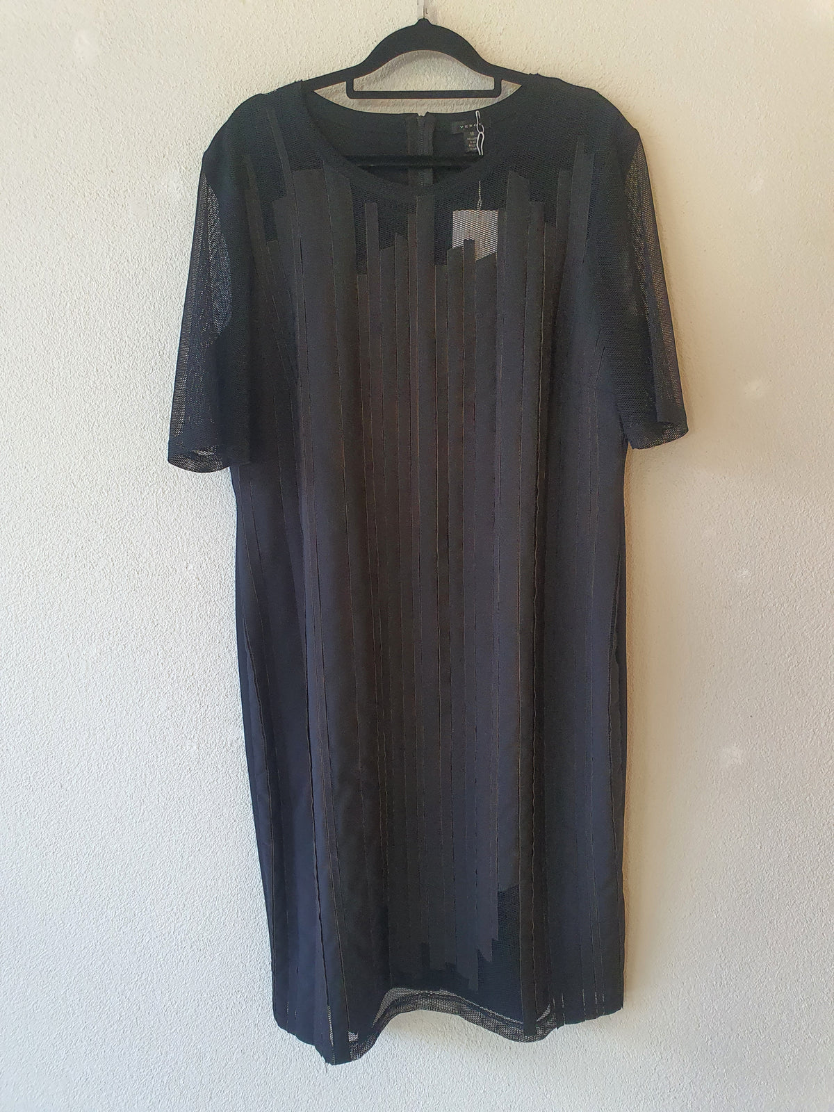 VERGE Black s/sleeve dress, zip back Dress 16