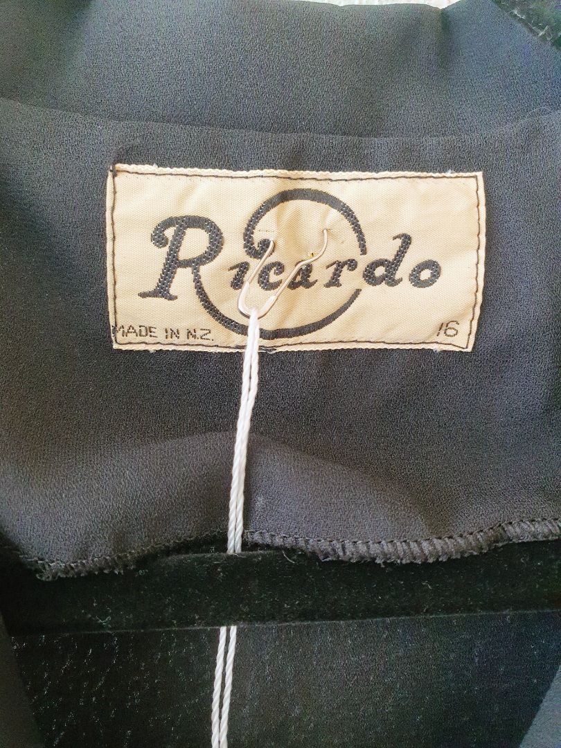 Ricardo Dress 16