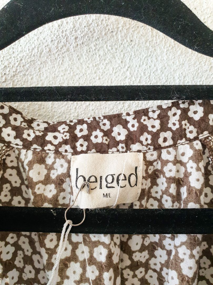 beiged top M/L