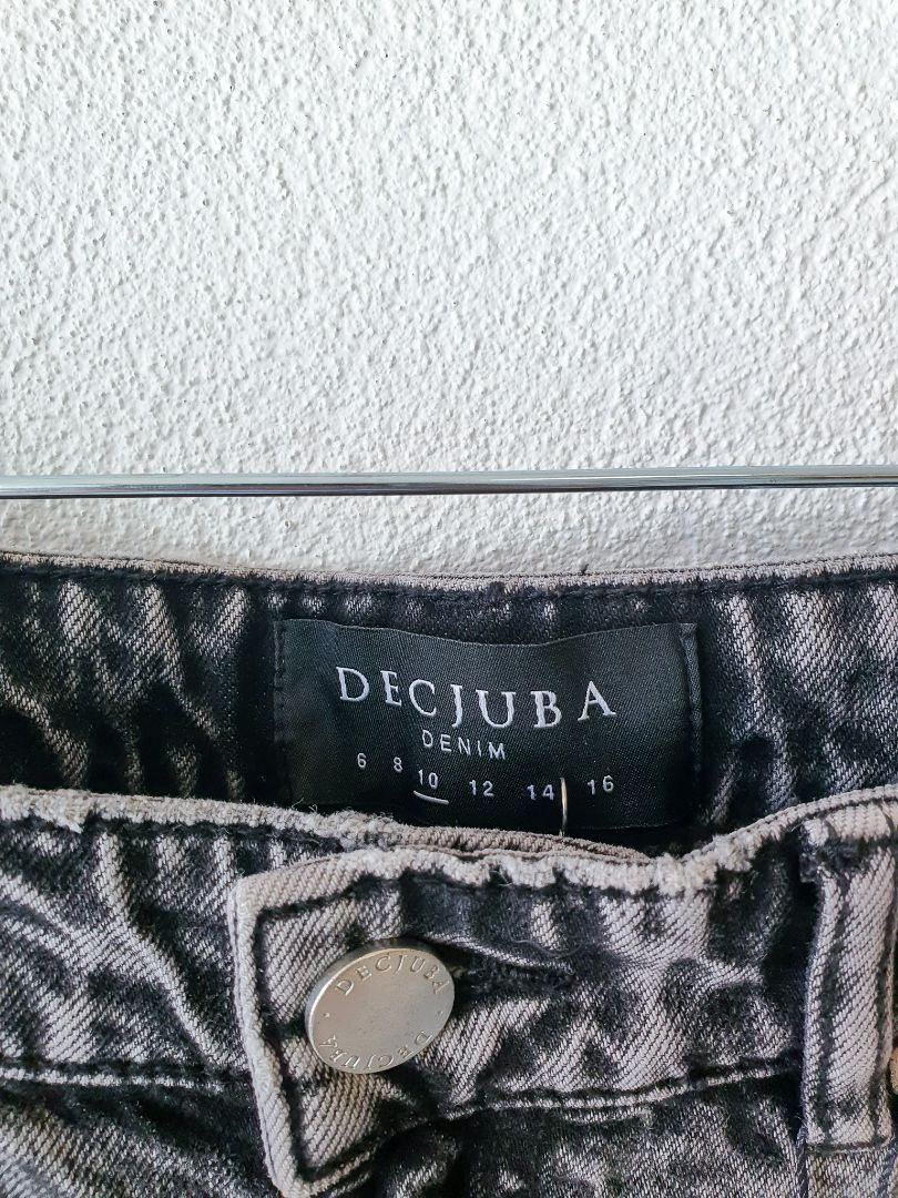 Decjuba Shorts S