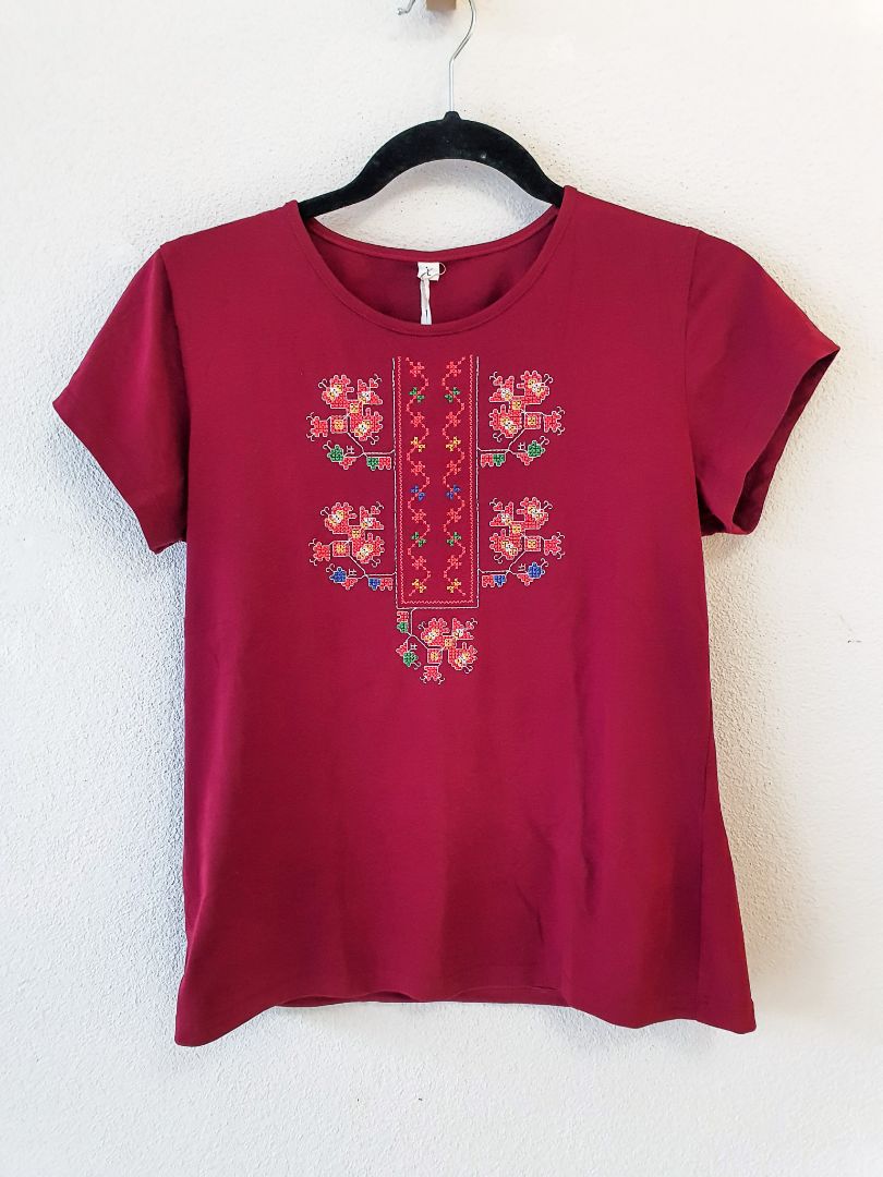 Red embroidered shirt top M