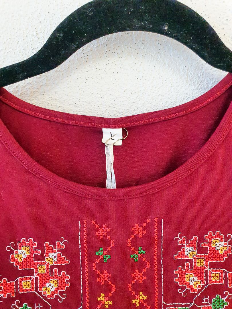 Red embroidered shirt top M