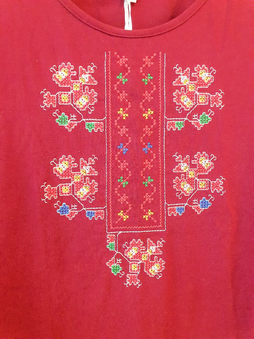 Red embroidered shirt top M