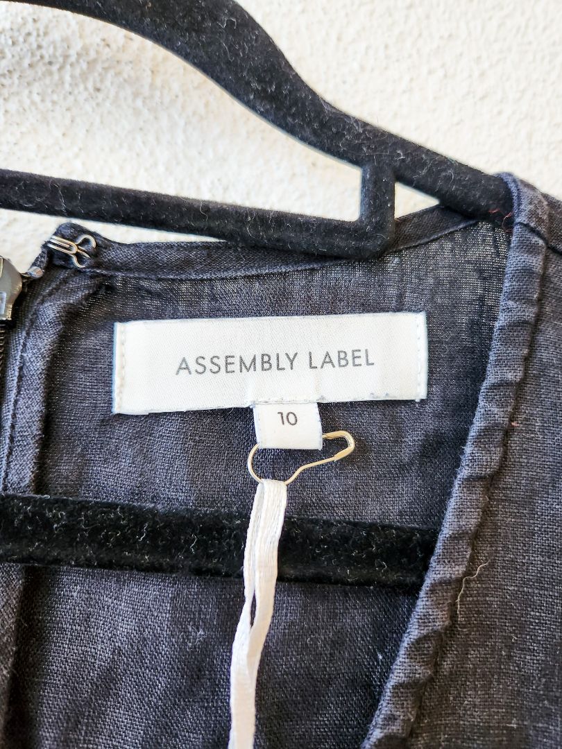 Assembly Label Dress S