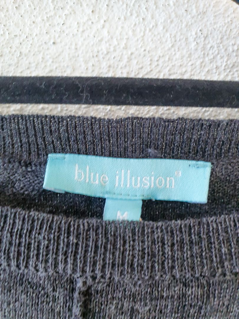 Blue Illusion top M