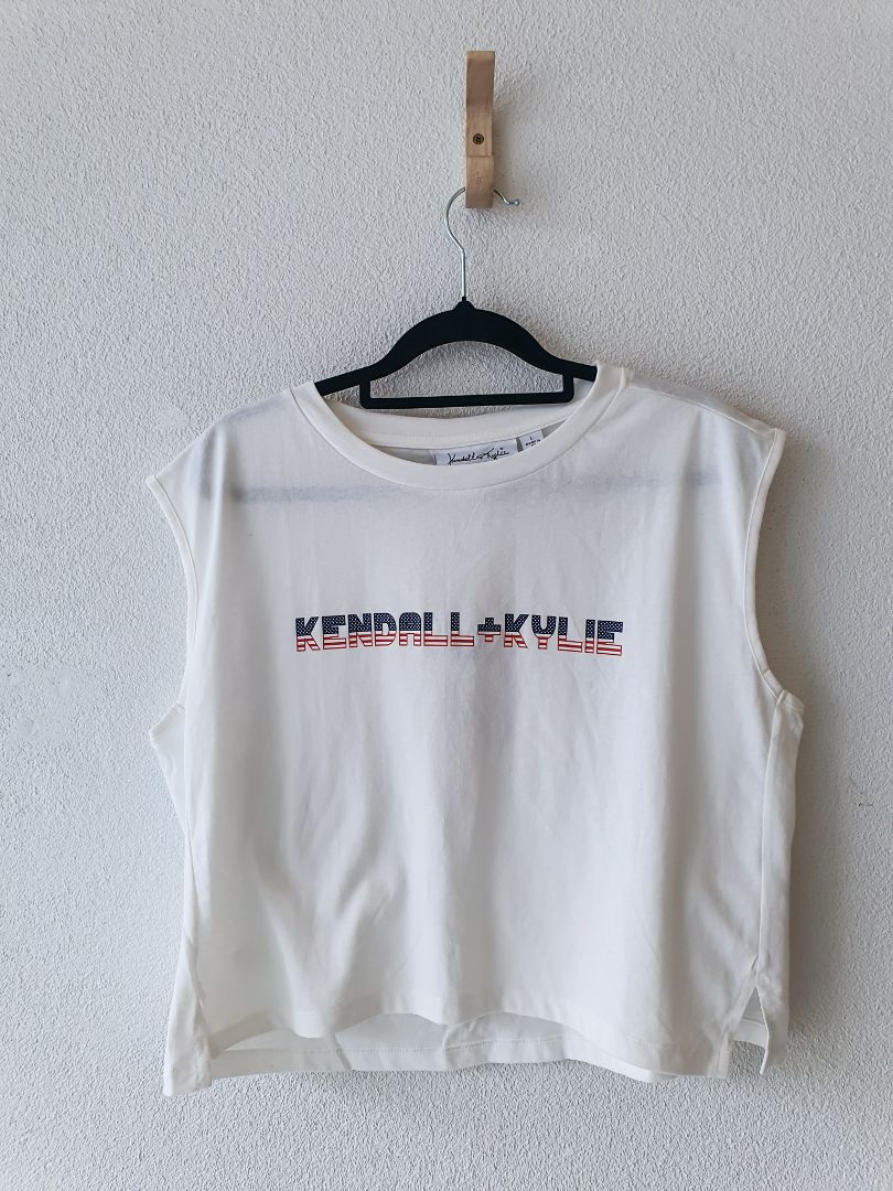 Kendall/Kylie top L
