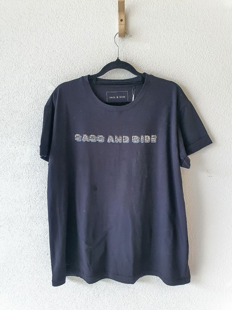 Sass and Bide top L