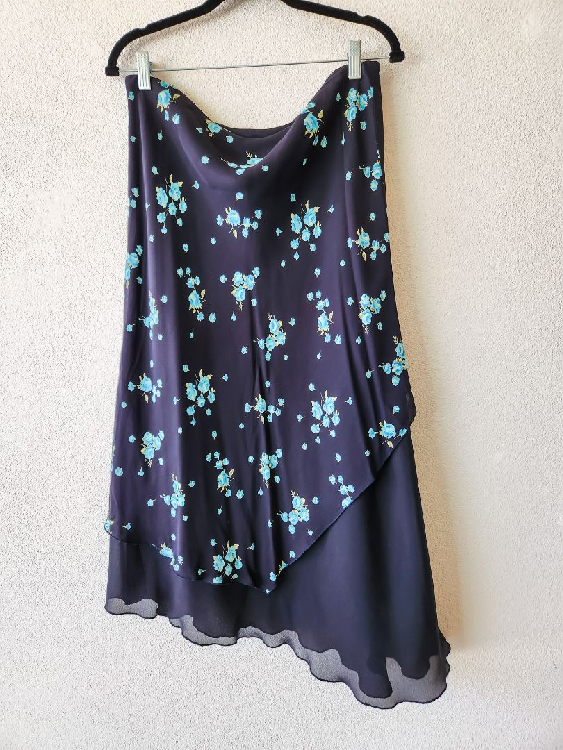 Jacqui E Skirt L