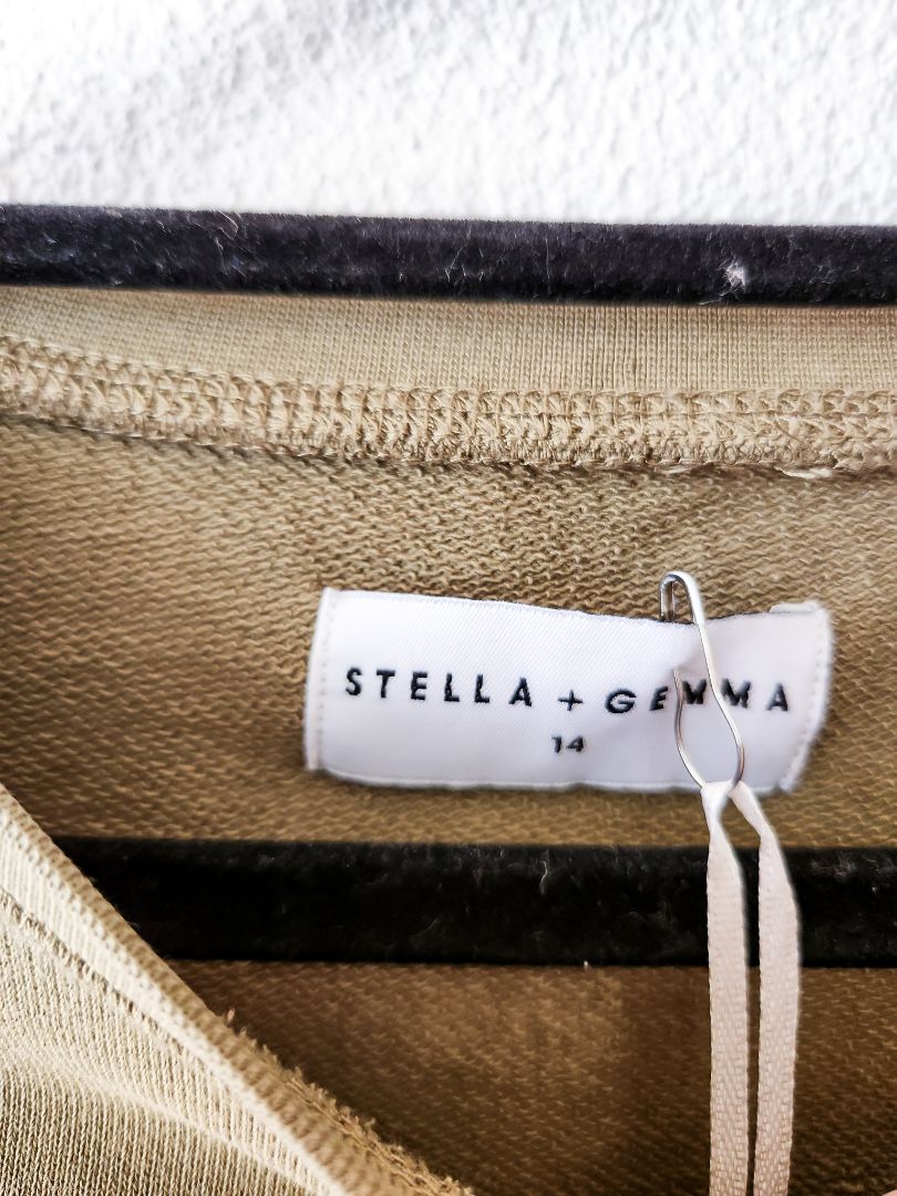 Stella + Gemma top L