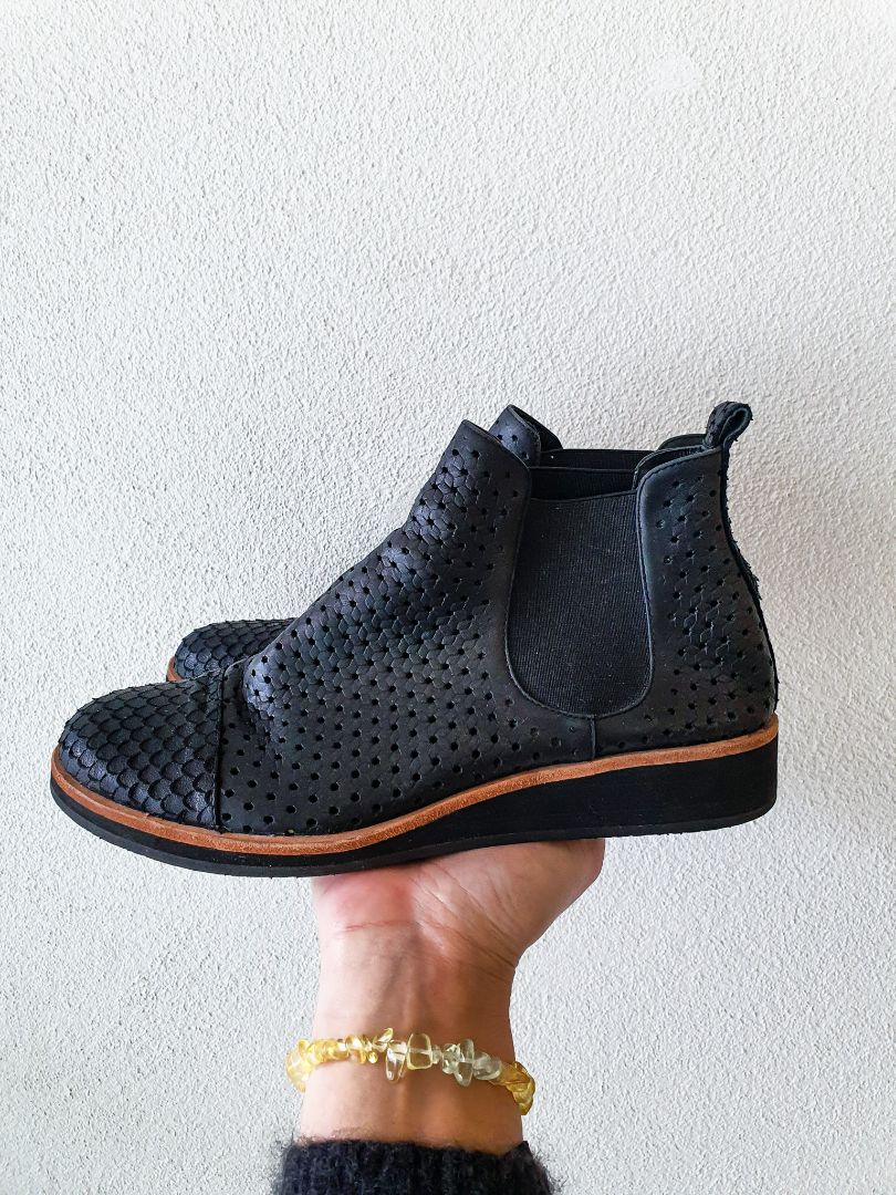 Django &amp; Juliette Shoes 8.5