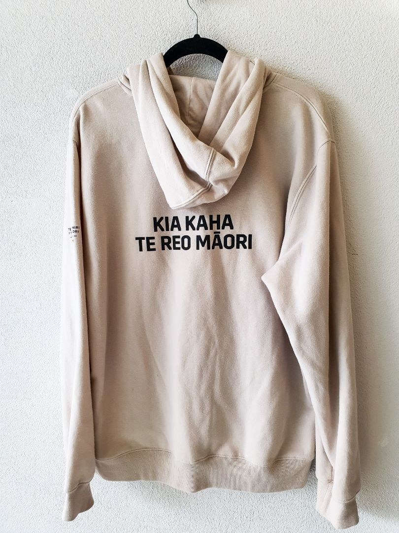 Te Taura Whiri top L
