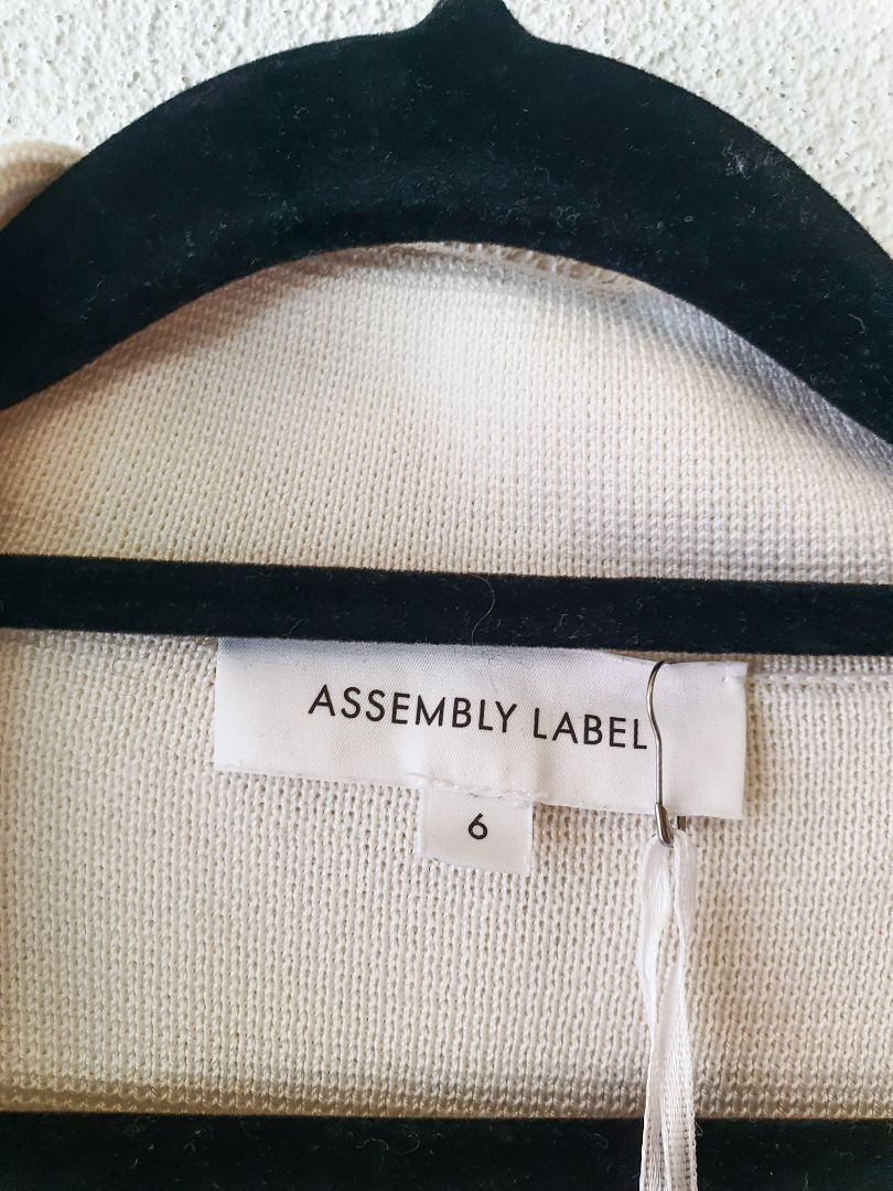 Assembly Label top XS