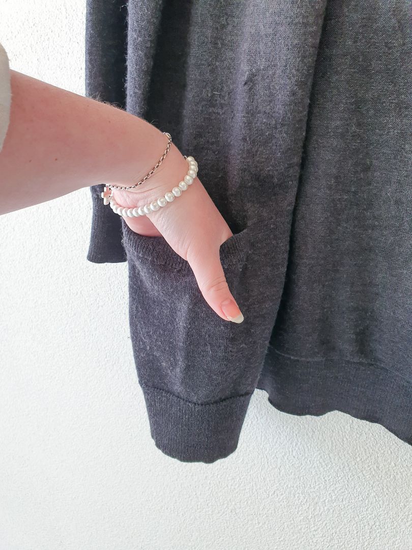 Caroline Sills top M