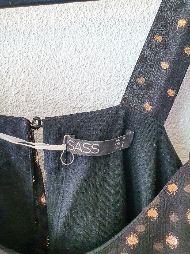 Sass top S