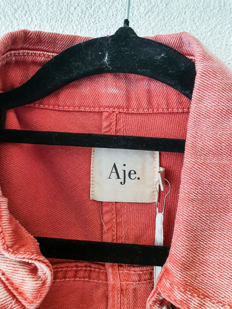 AJE top S