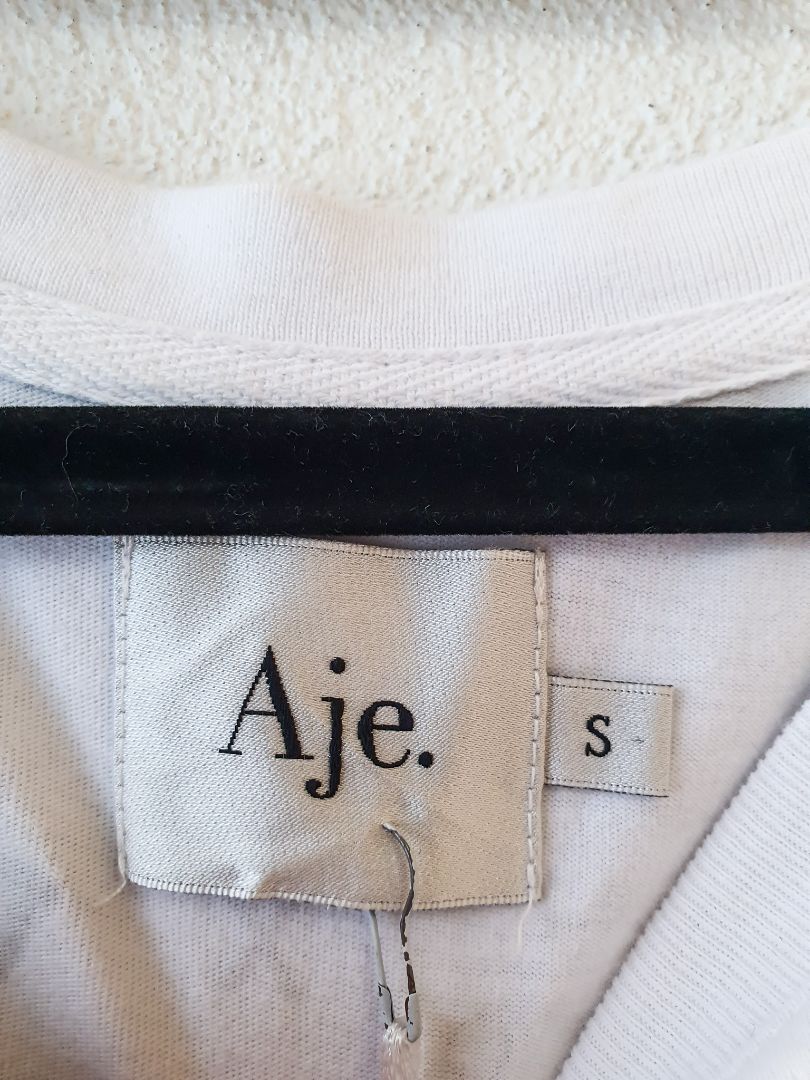 AJE top S
