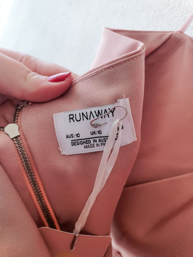 RUNAWAY top S