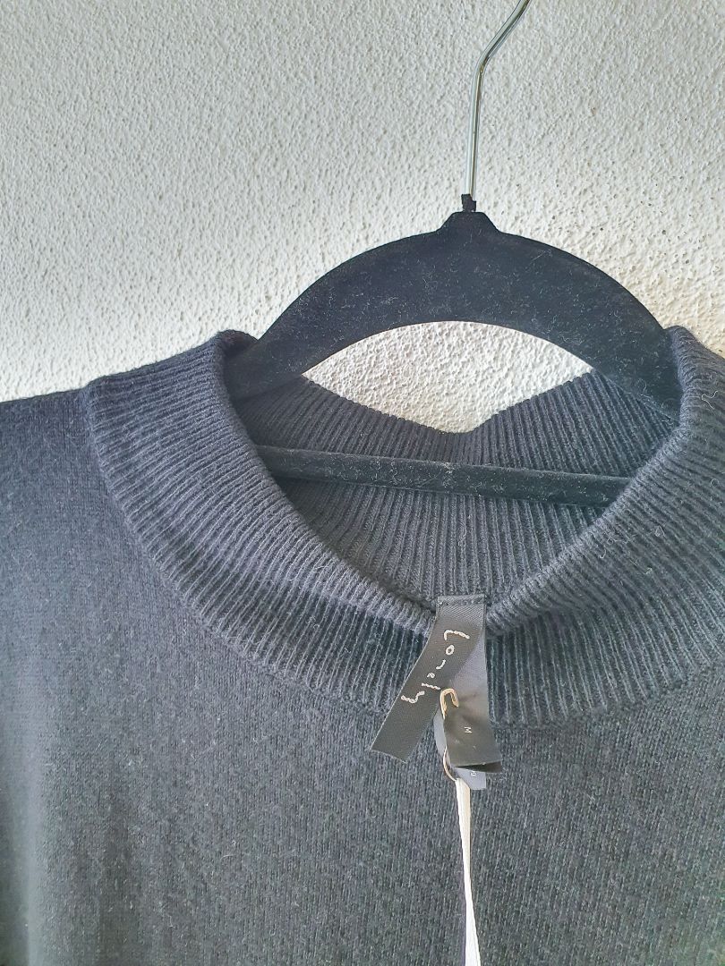 Lonely Jumper M