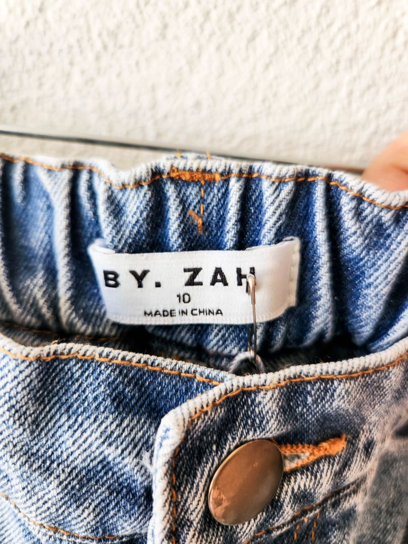 BY ZAH. Shorts S