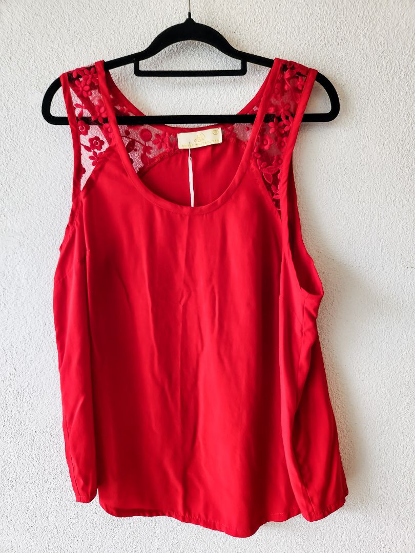 Amber Whitecliffe top M
