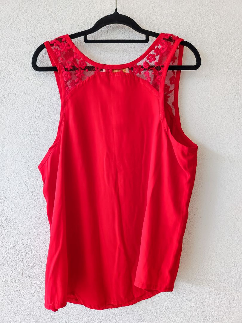 Amber Whitecliffe top M