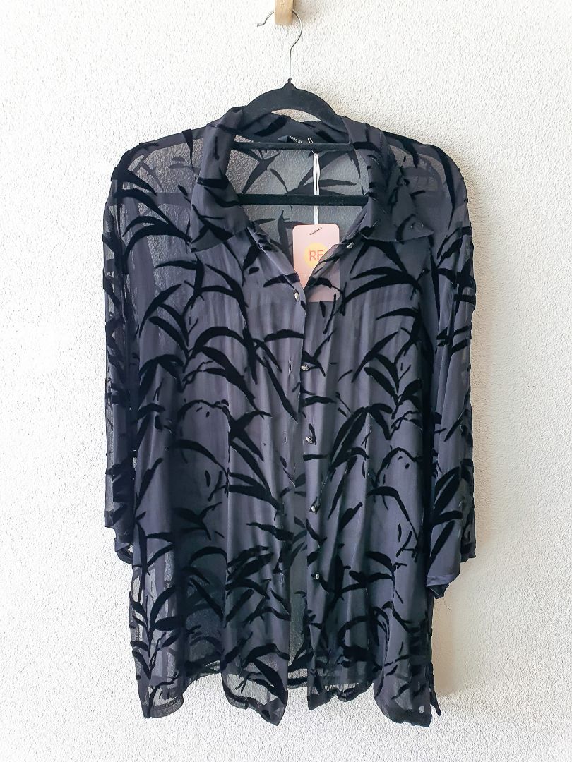 Jane Rhodes top M