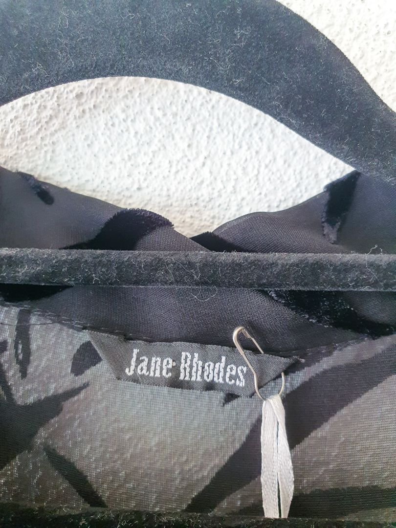 Jane Rhodes top M