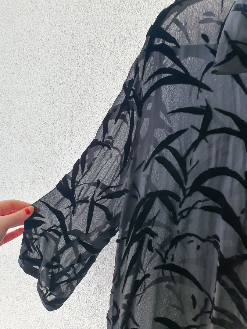 Jane Rhodes top M