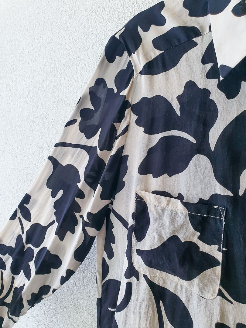 Caroline Sills top XS