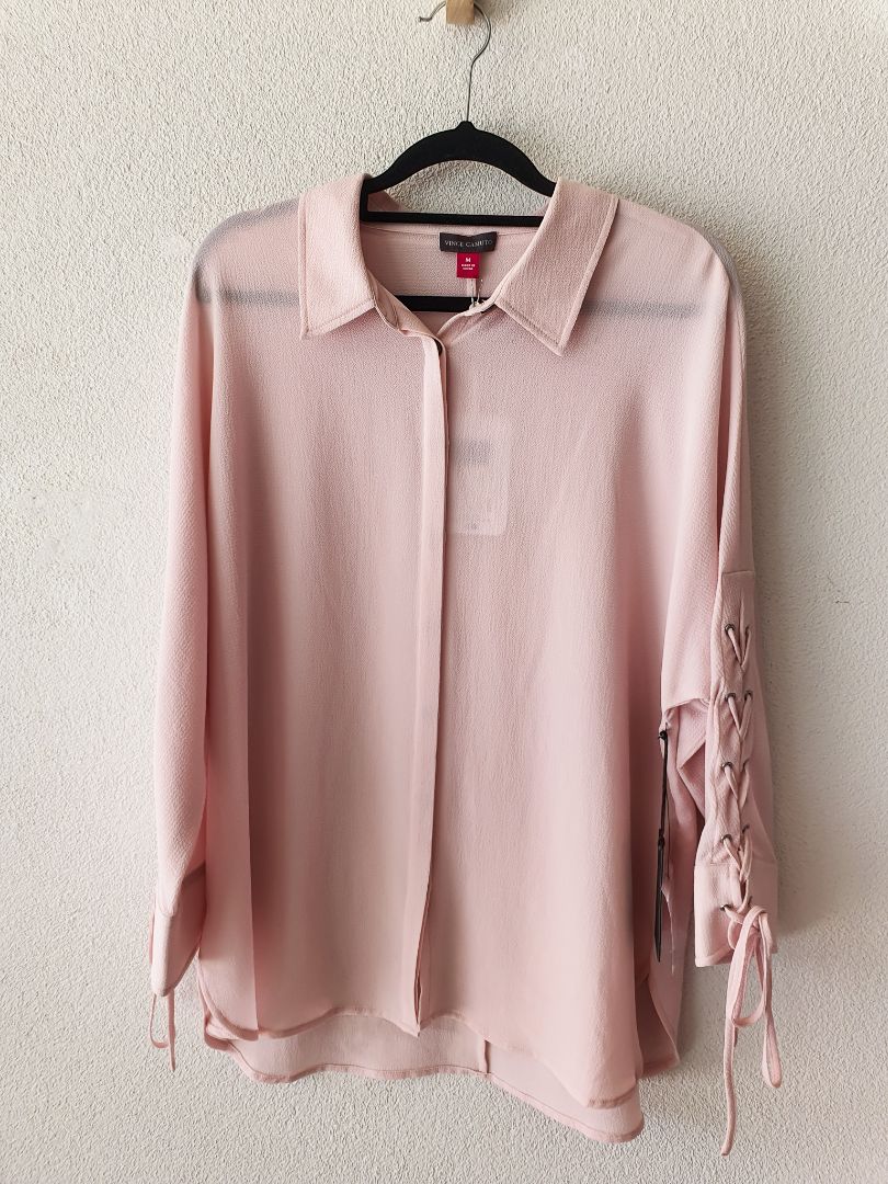 Vince Camuto top M