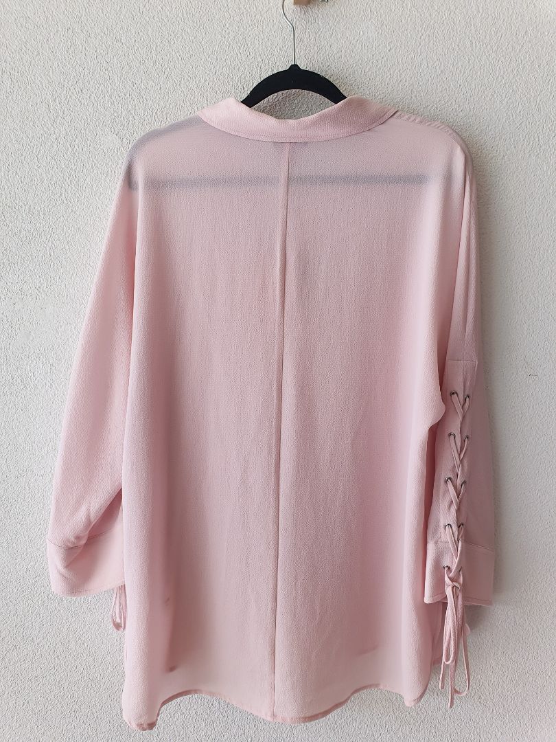 Vince Camuto top M