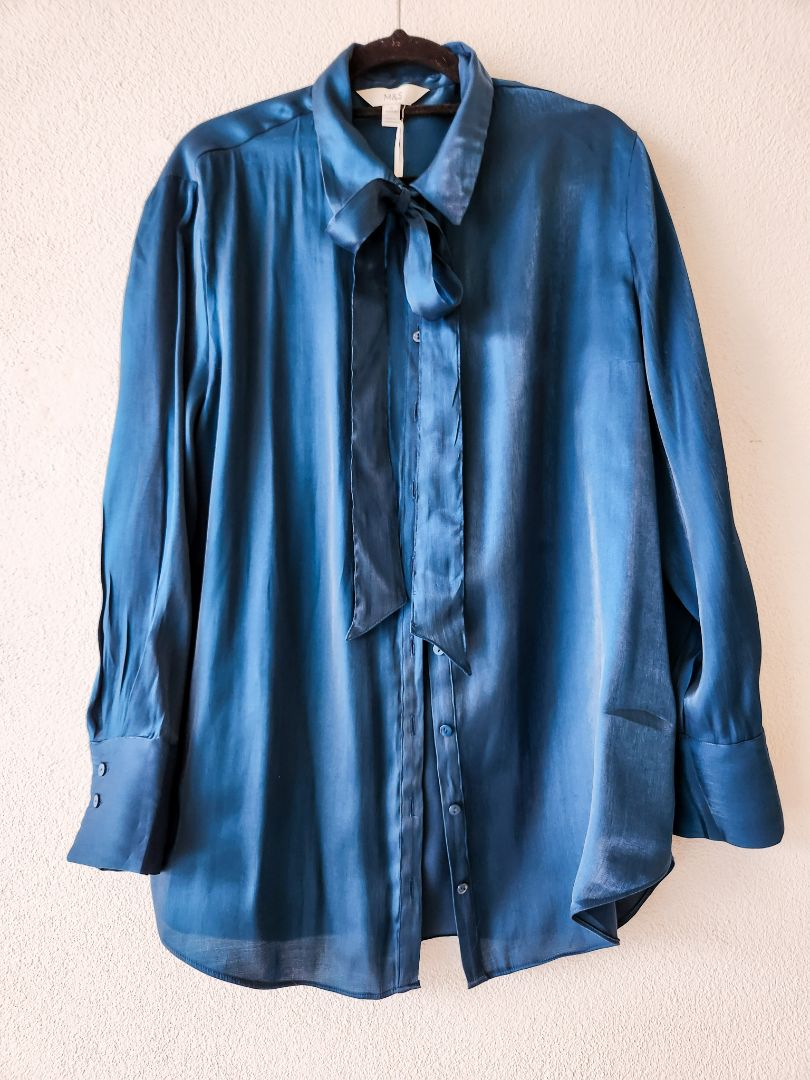 Marks &amp; Spencers UK top M