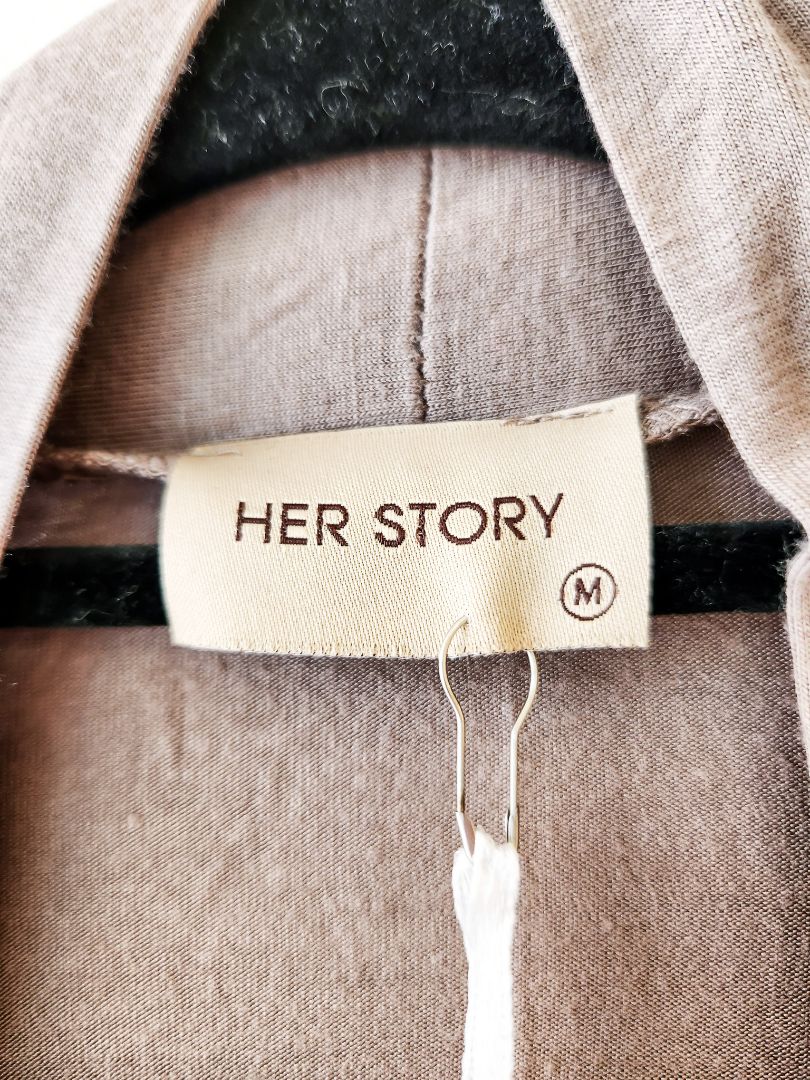 Her Story top M