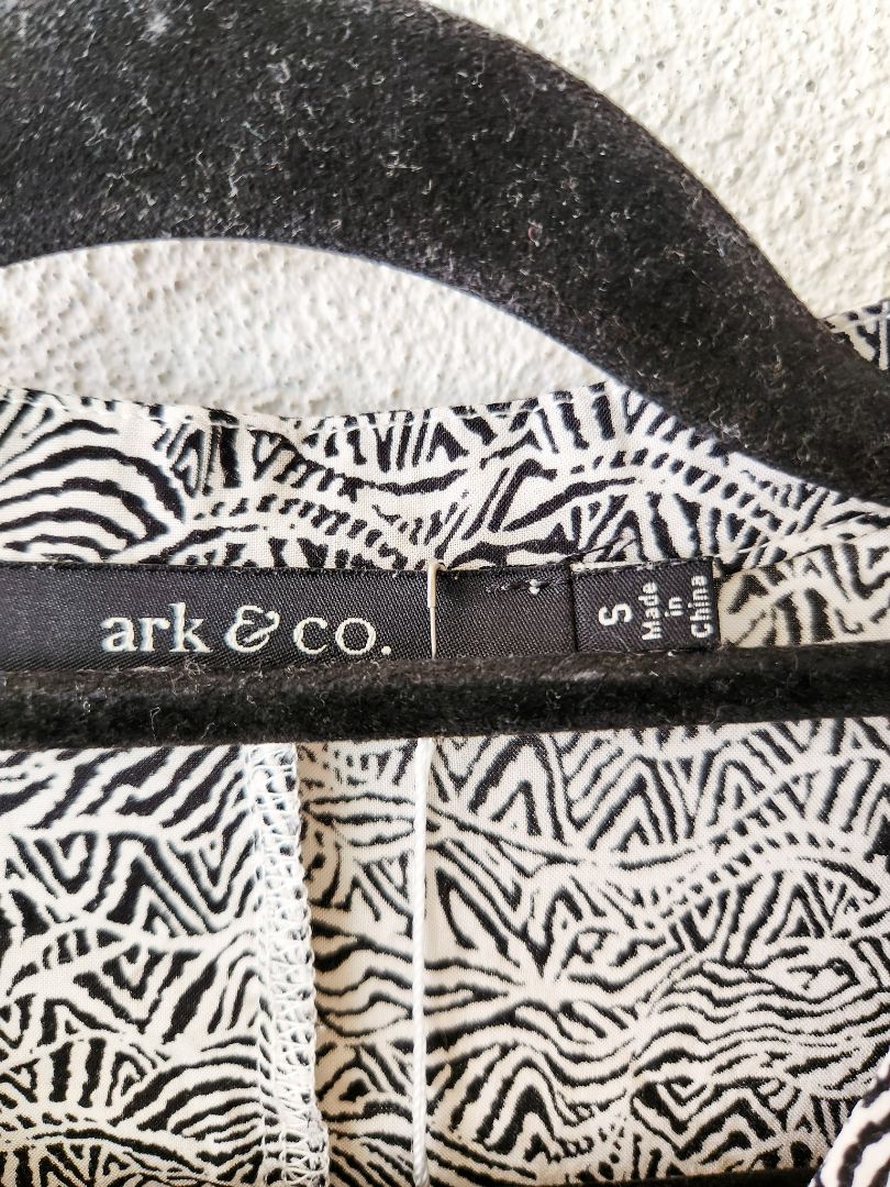 Ark &amp; Co top S