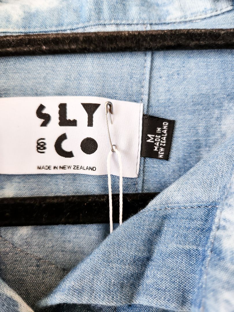 Sly &amp; Co top M