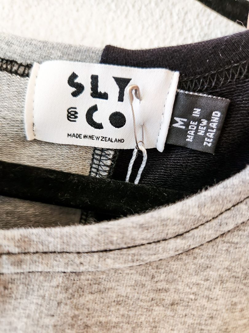 Sly &amp; Co top M