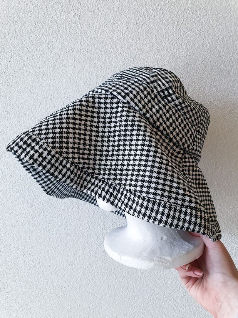 Hat L