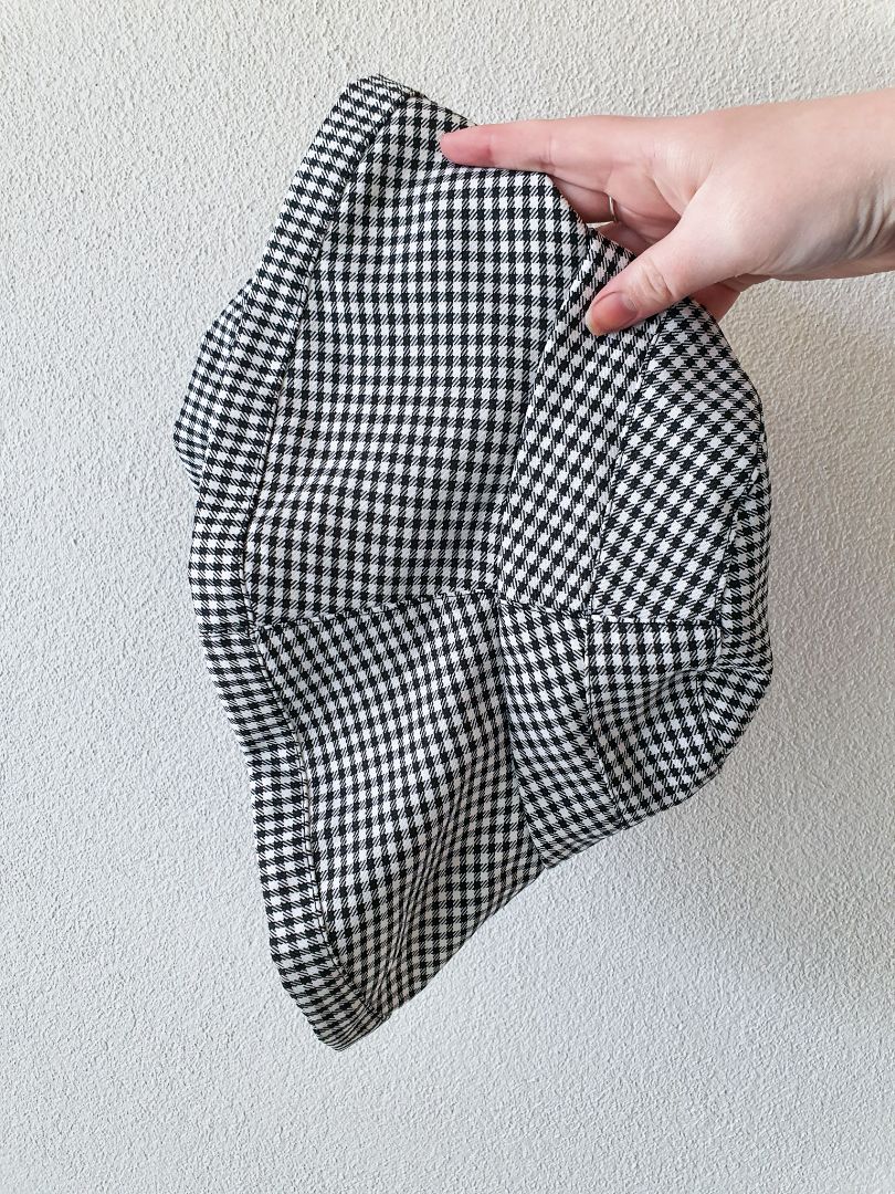 Hat L