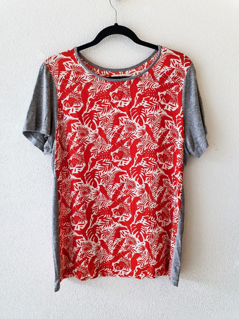 I am Andrea Moore top XL