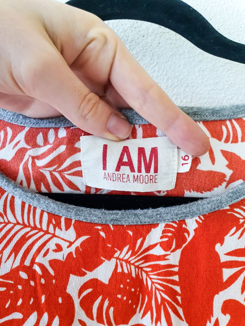 I am Andrea Moore top XL