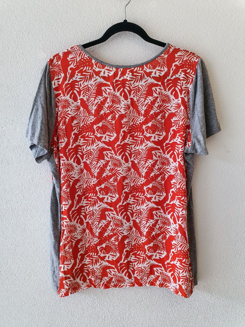 I am Andrea Moore top XL