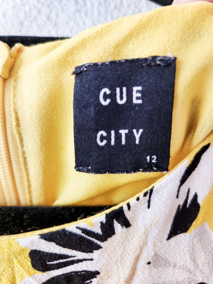 Cue City Dress M