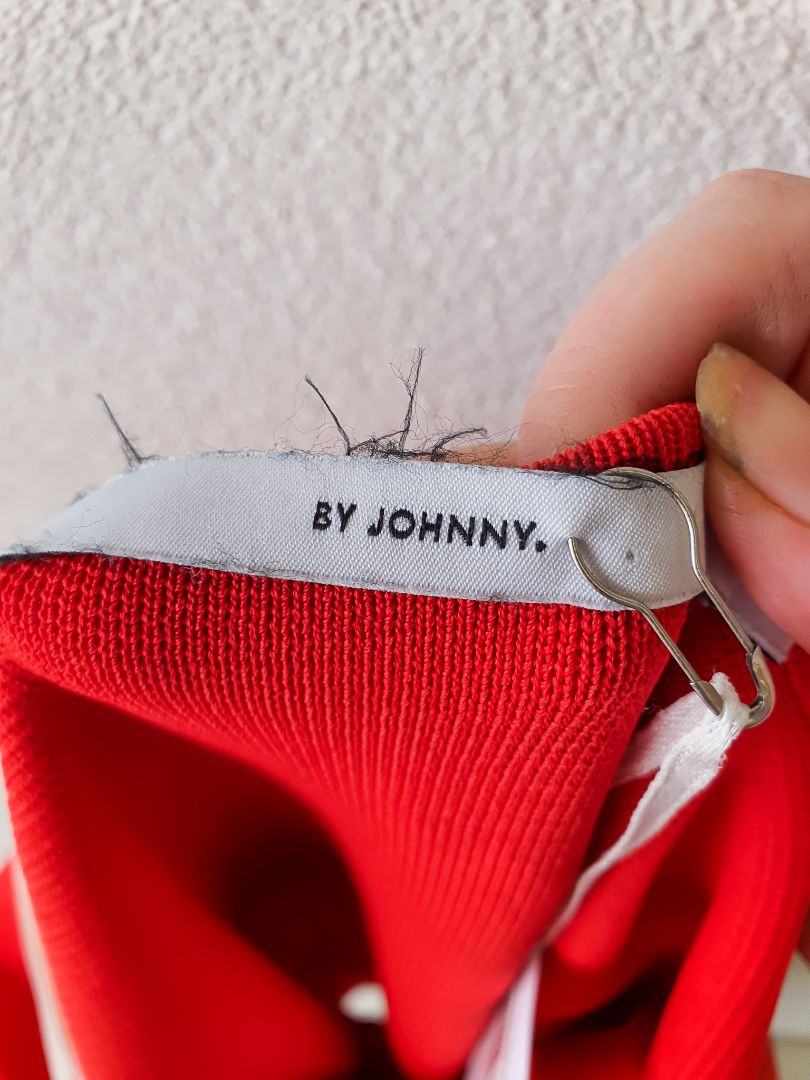 By Johnny Dress M
