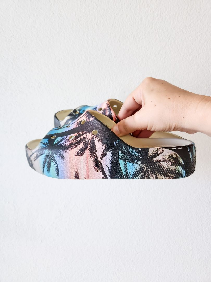 Crocs Shoes 6