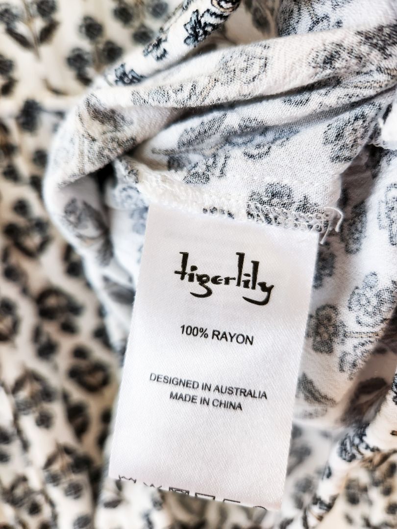 Tigerlily Top S