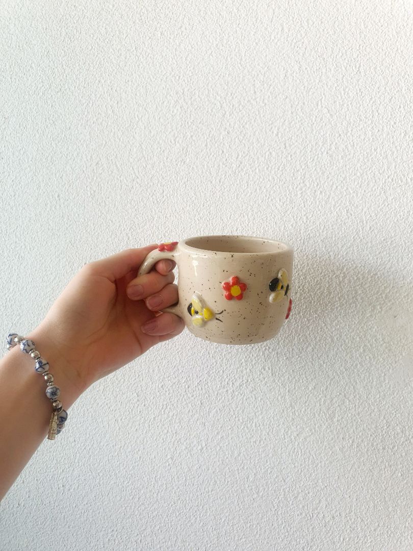 KR Ceramics Beehive Mug