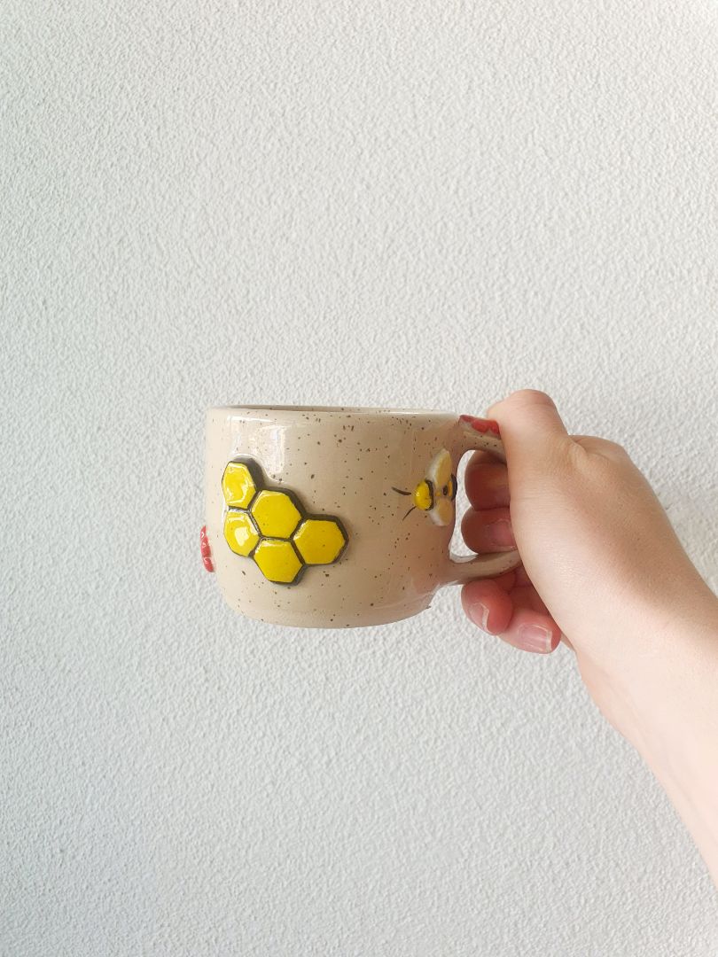 KR Ceramics Beehive Mug