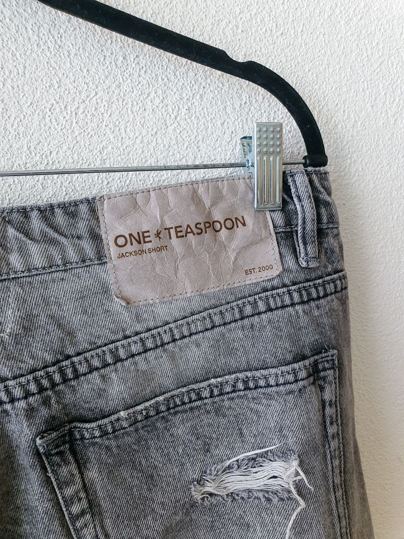 One Teaspoon Shorts 32