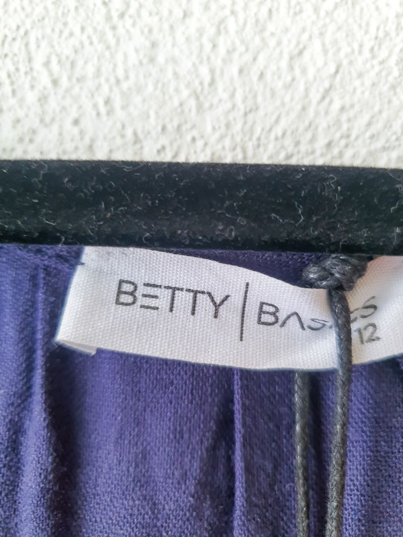 Betty Basics Dress M